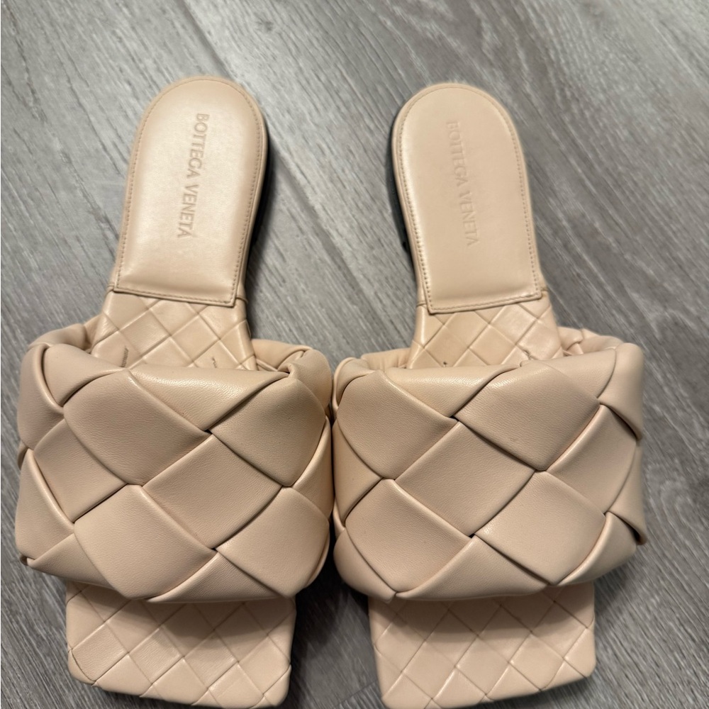 Bottega Veneta Lido Flat Woven Sandals - Bandage color